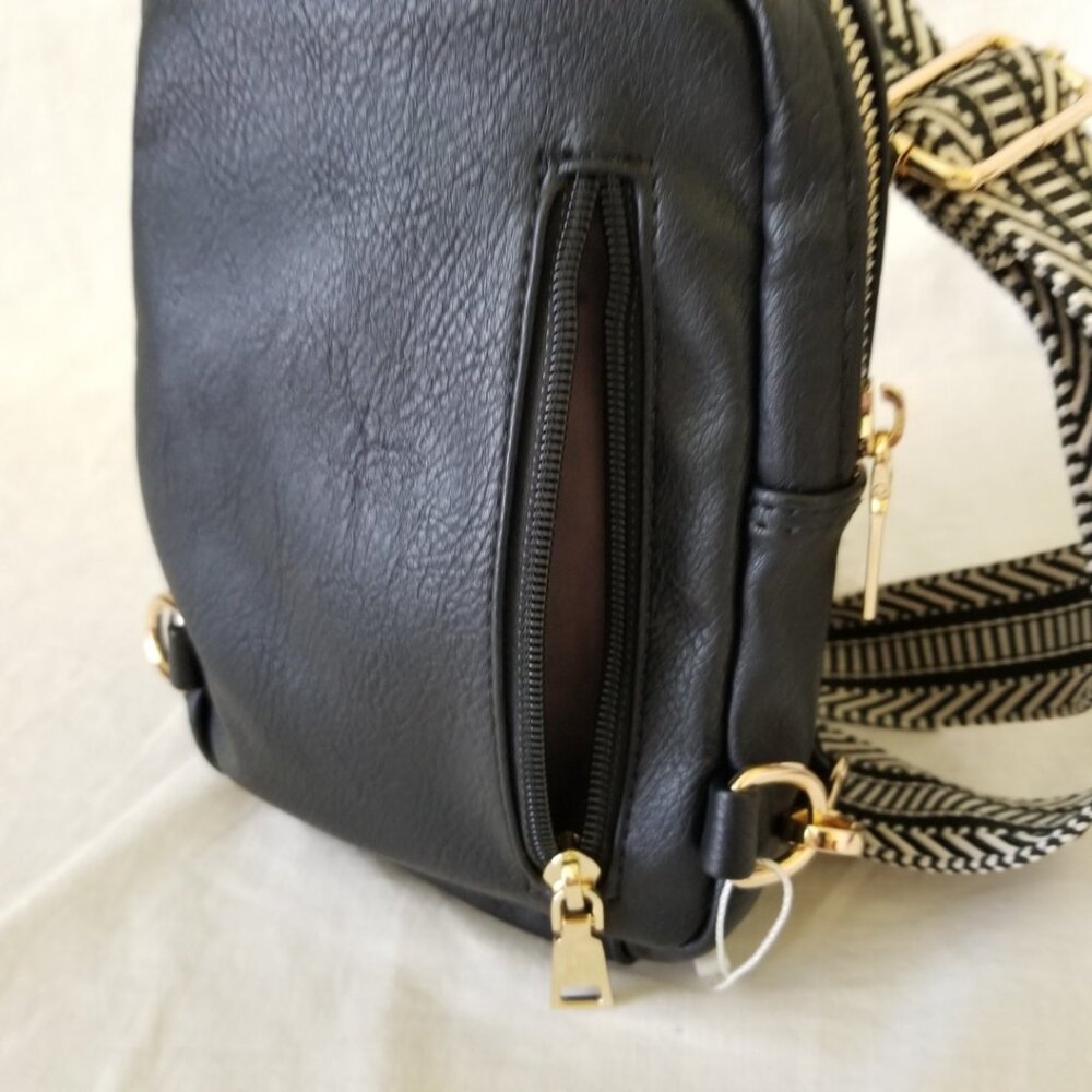 NWT! Cluci Faux Leather Shoulder Bag w/Adjustable Strap for Everyday Use! - Picture 5 of 13